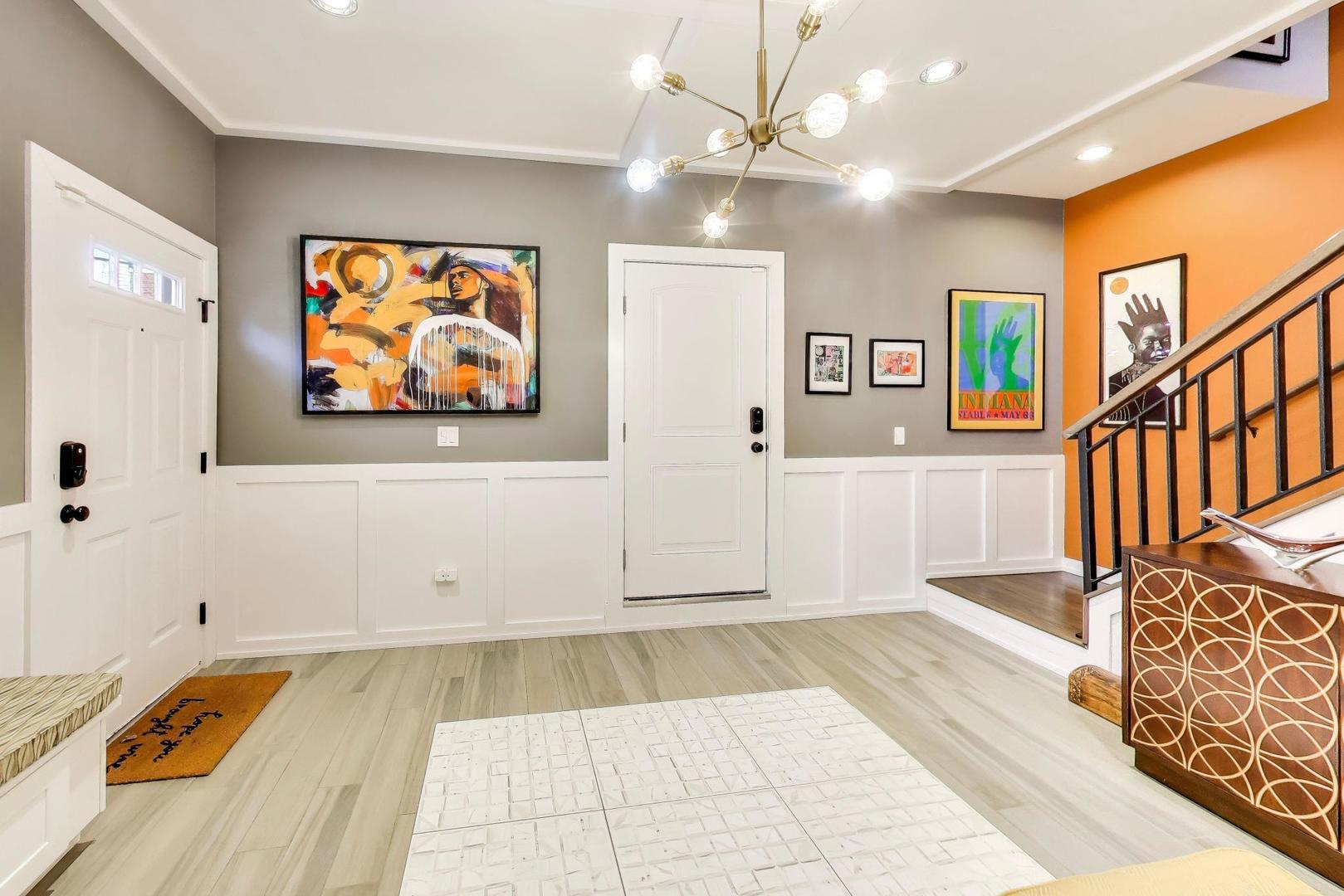 347 East 44th Street Chicago, IL 60653 - Photo 4 of 38 a view of an entryway with a workspace