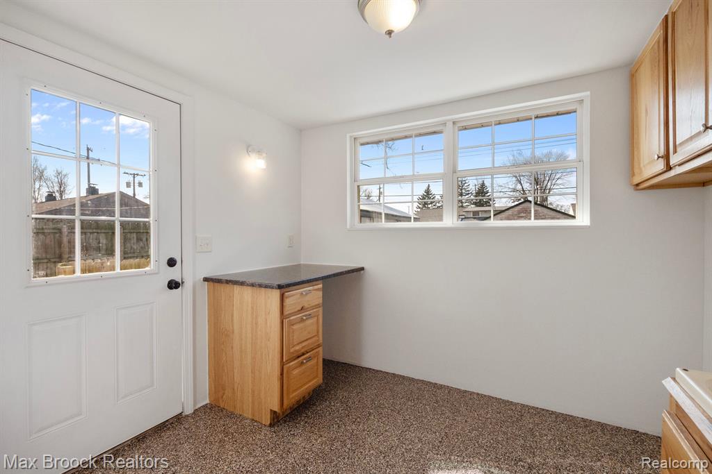 22025 Springbrook Avenue Farmington Hills, MI 48336 - Photo 16 of 24