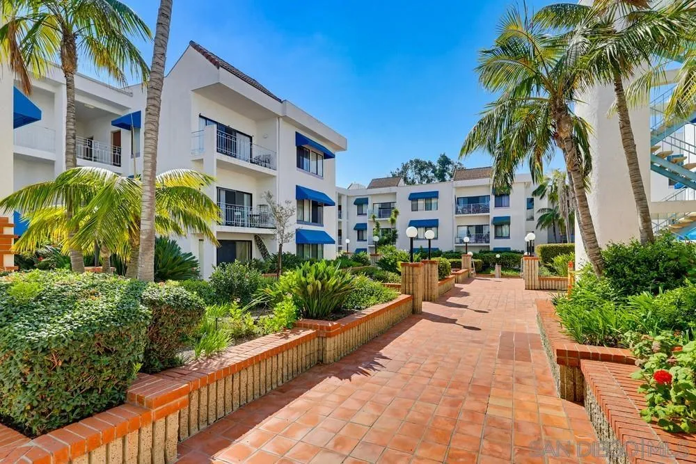 8324 Regents Road, Unit 2E San Diego, CA 92122 - Photo 6 of 31 a view of a yard with plants and palm trees