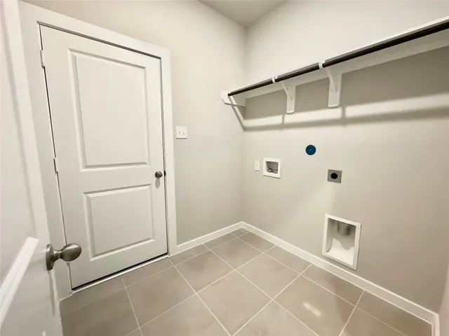 $2,100 | 12164 Ridge Top Drive, Conroe, TX 77304