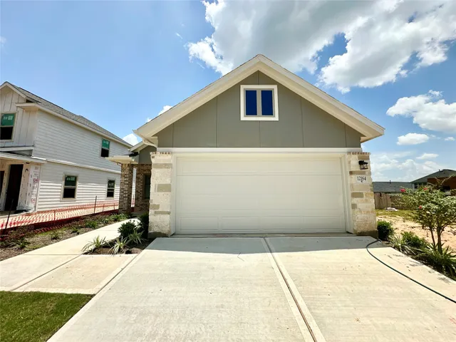 $2,100 | 12164 Ridge Top Drive, Conroe, TX 77304