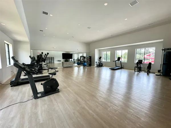 $2,100 | 12164 Ridge Top Drive, Conroe, TX 77304
