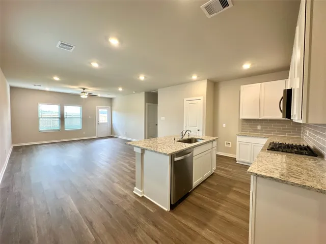 $2,100 | 12164 Ridge Top Drive, Conroe, TX 77304