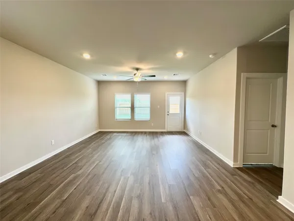 $2,100 | 12164 Ridge Top Drive, Conroe, TX 77304