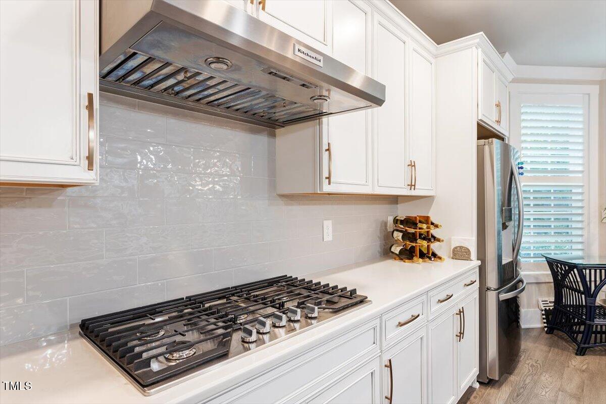 10310 Sablewood Drive, Unit 115 Raleigh, NC 27617 - Photo 12 of 28 a stove top oven sitting inside of a kitchen