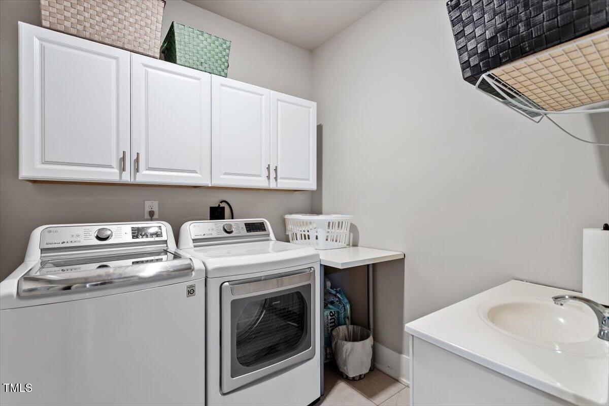 10310 Sablewood Drive, Unit 115 Raleigh, NC 27617 - Photo 23 of 28 a utility room with dryer and washer