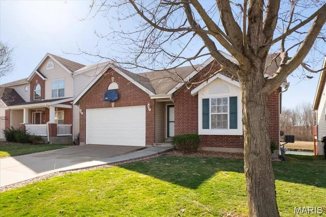 $369,999 | 2749 Brookmeadow Drive, Belleville, IL 62221