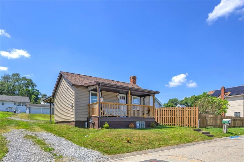 a view of a house with a yard