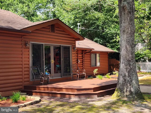 a front view of house with yard