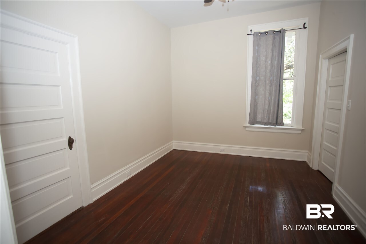 1658 Government Street Mobile, AL 36604 - Photo 14 of 36 Upstairs back bedroom