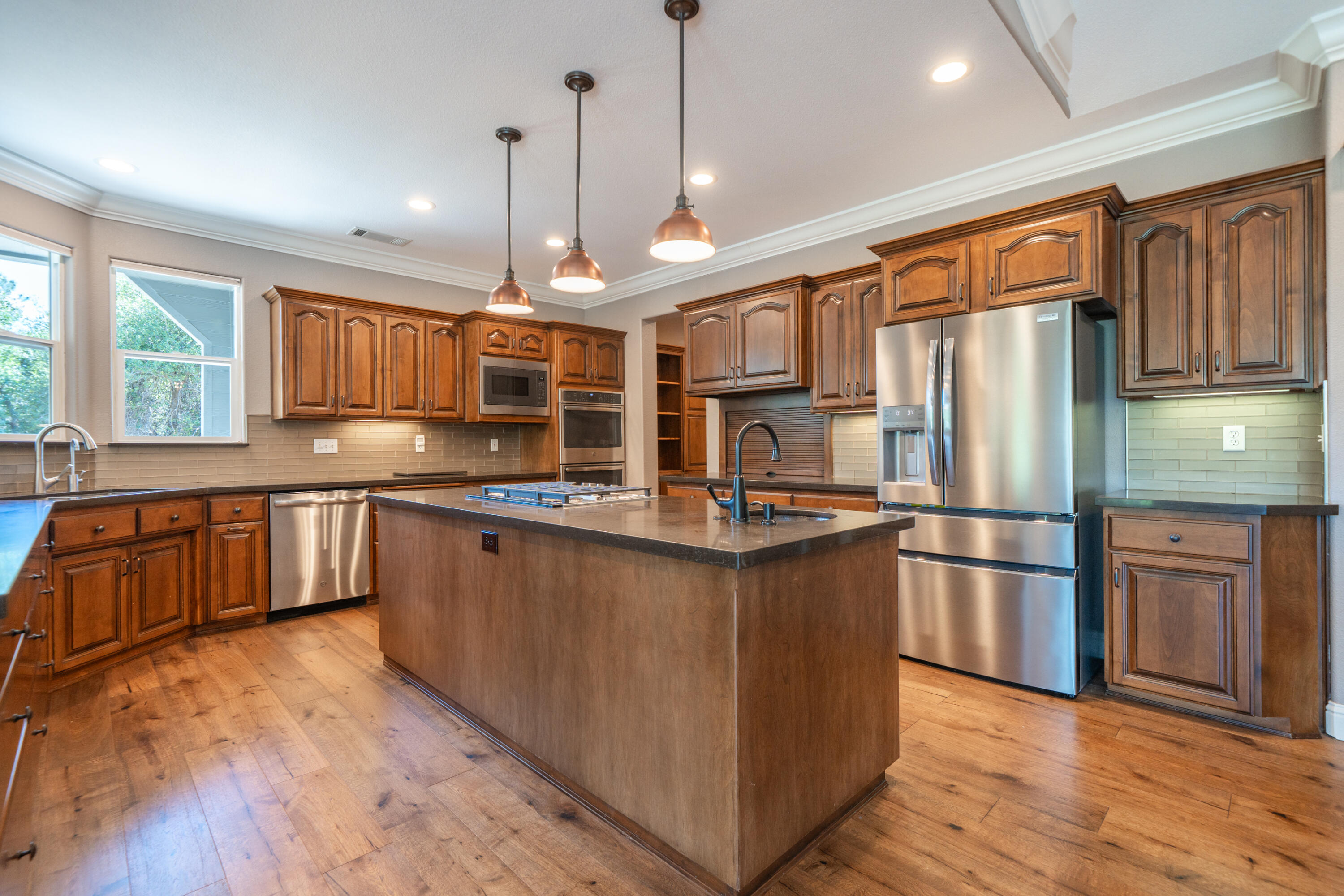13477 Tierra Heights Road Redding, CA 96003 - Photo 15 of 92 Kitchen Island