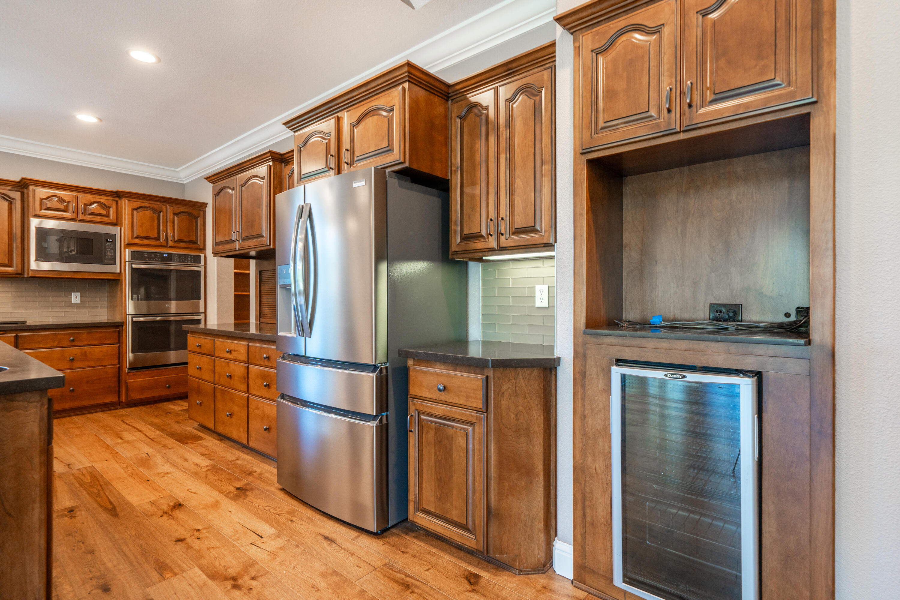 13477 Tierra Heights Road Redding, CA 96003 - Photo 16 of 92 Quality Appliances