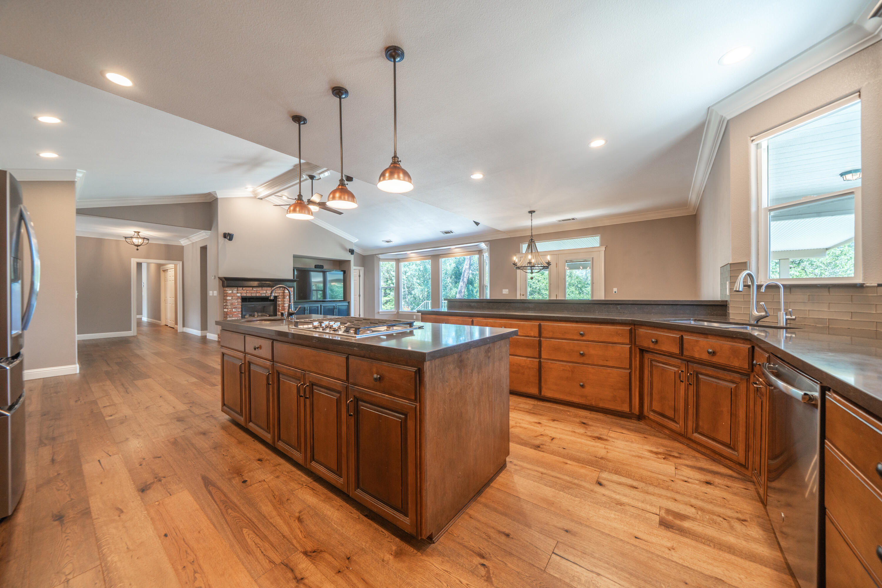 13477 Tierra Heights Road Redding, CA 96003 - Photo 22 of 92 Built for Entertainment