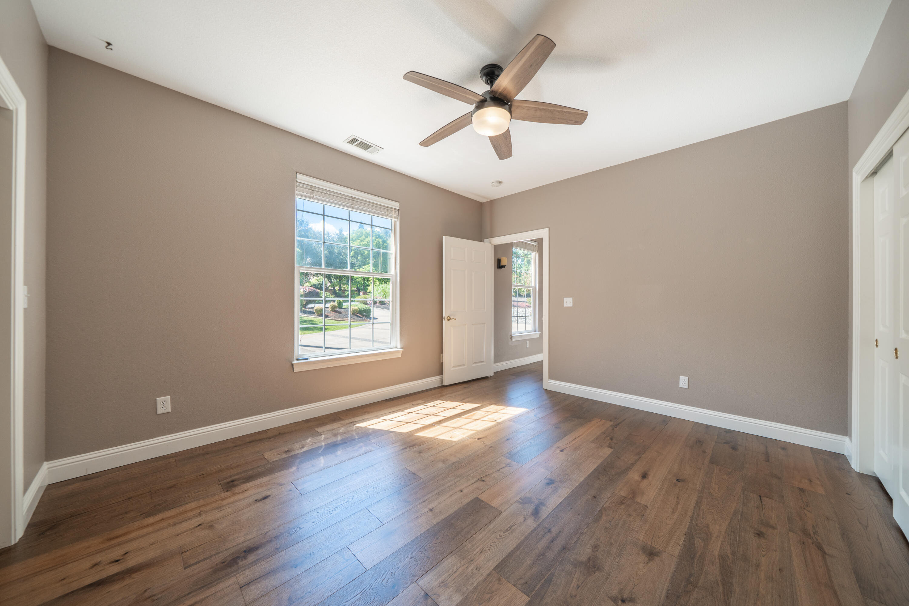 13477 Tierra Heights Road Redding, CA 96003 - Photo 24 of 92 2nd OnSuite Primary