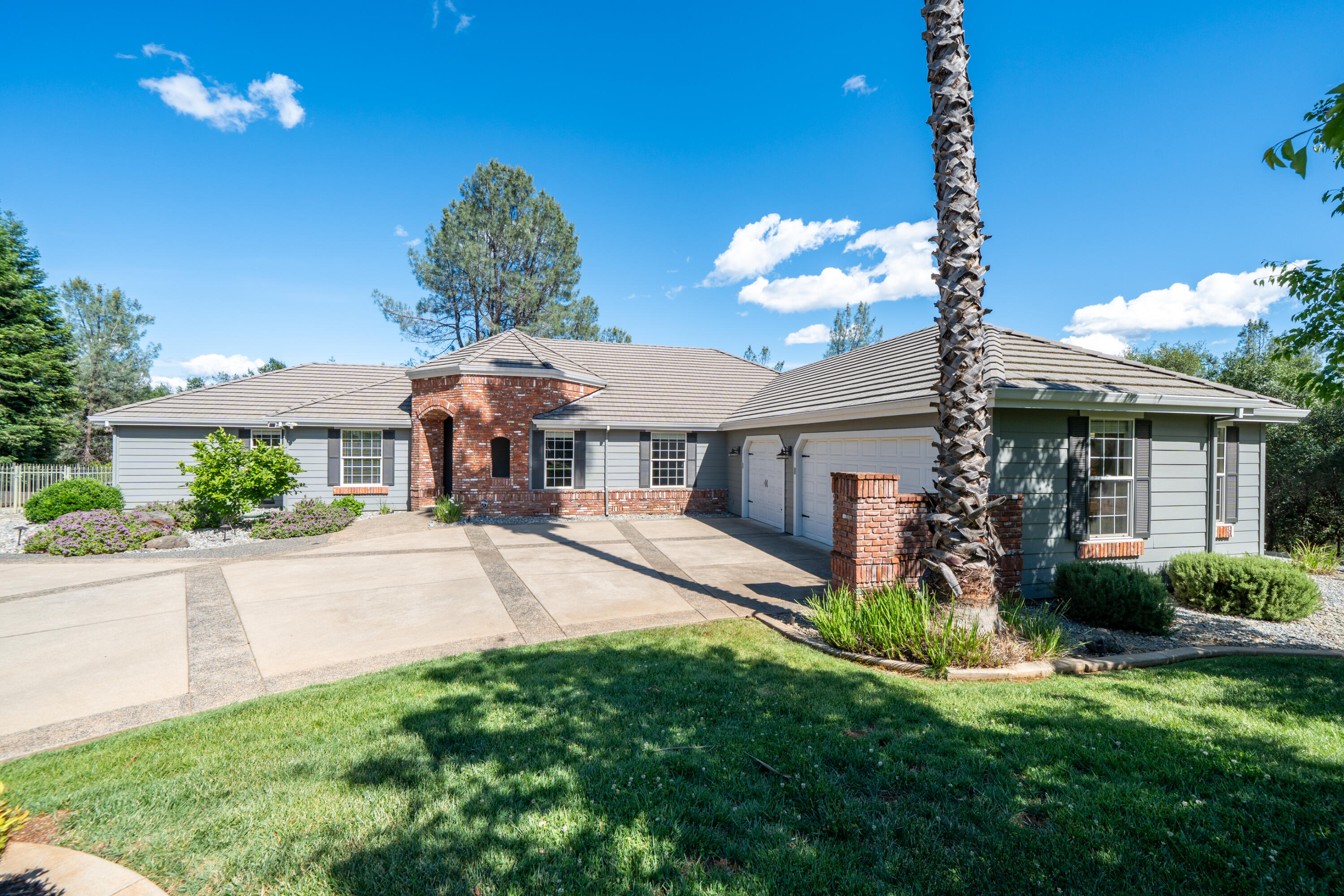 13477 Tierra Heights Road Redding, CA 96003 - Photo 3 of 92 Curb Appeal