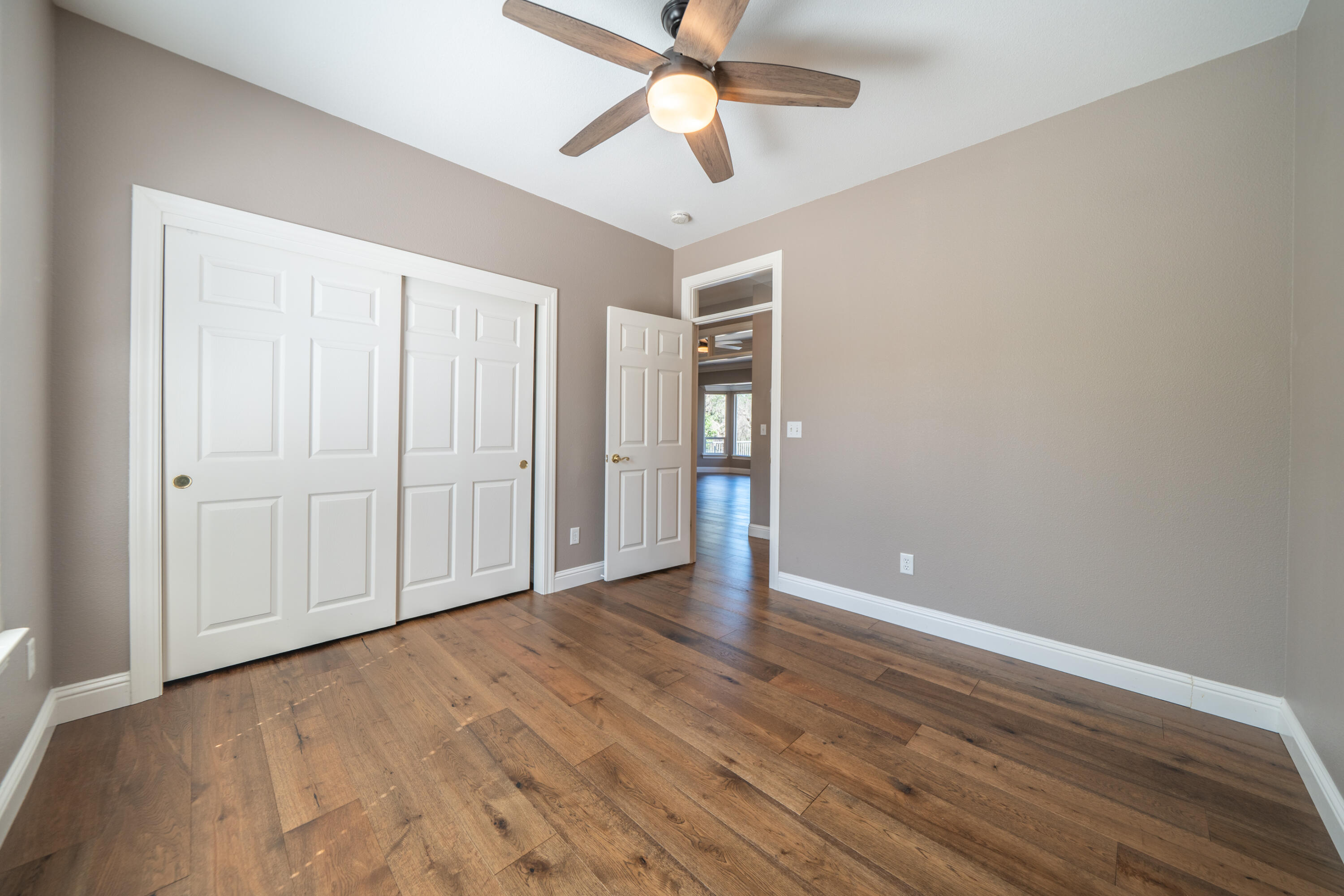 13477 Tierra Heights Road Redding, CA 96003 - Photo 35 of 92 Guest Bedroom 1
