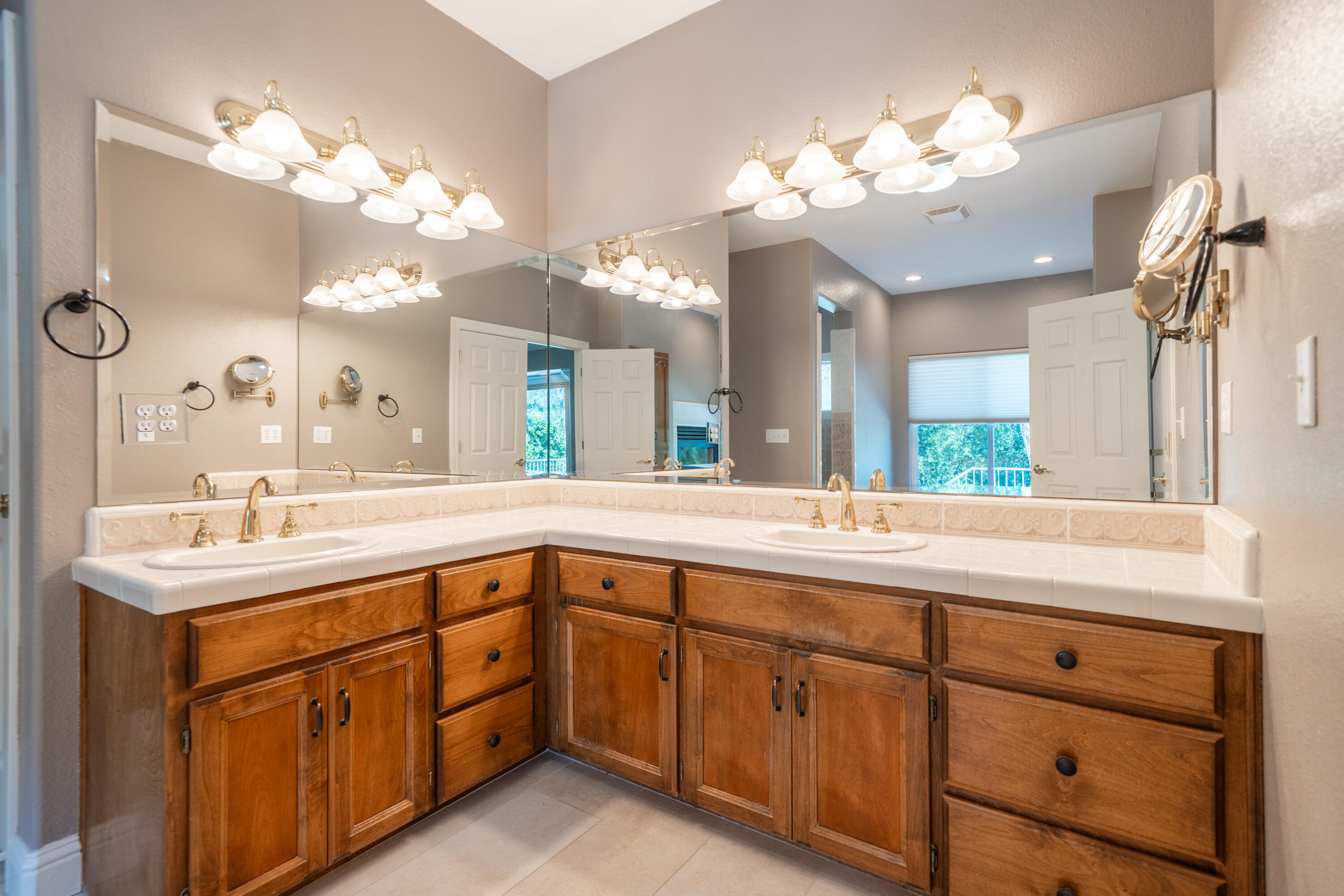 13477 Tierra Heights Road Redding, CA 96003 - Photo 40 of 92 Primary On-Suite