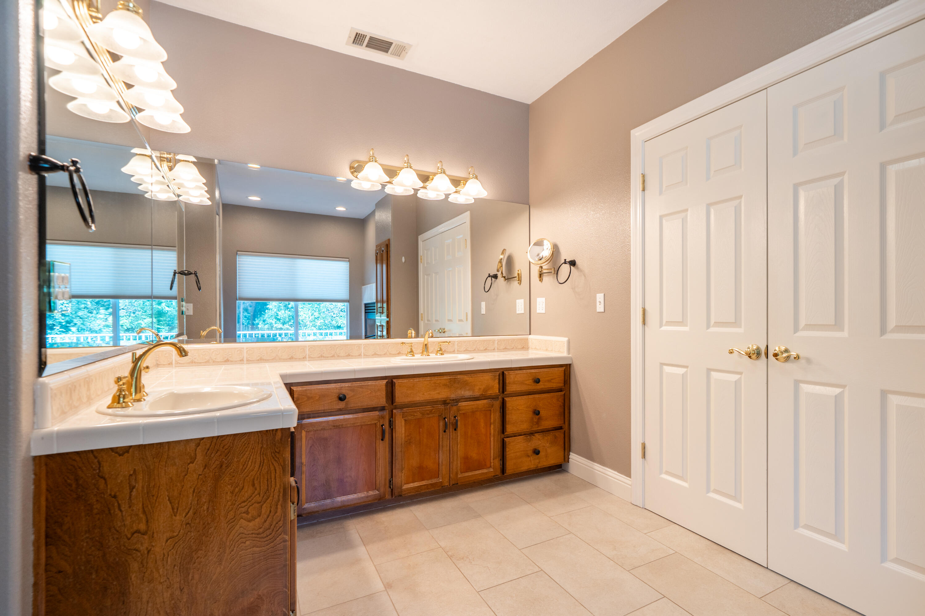 13477 Tierra Heights Road Redding, CA 96003 - Photo 41 of 92 Primary On-Suite