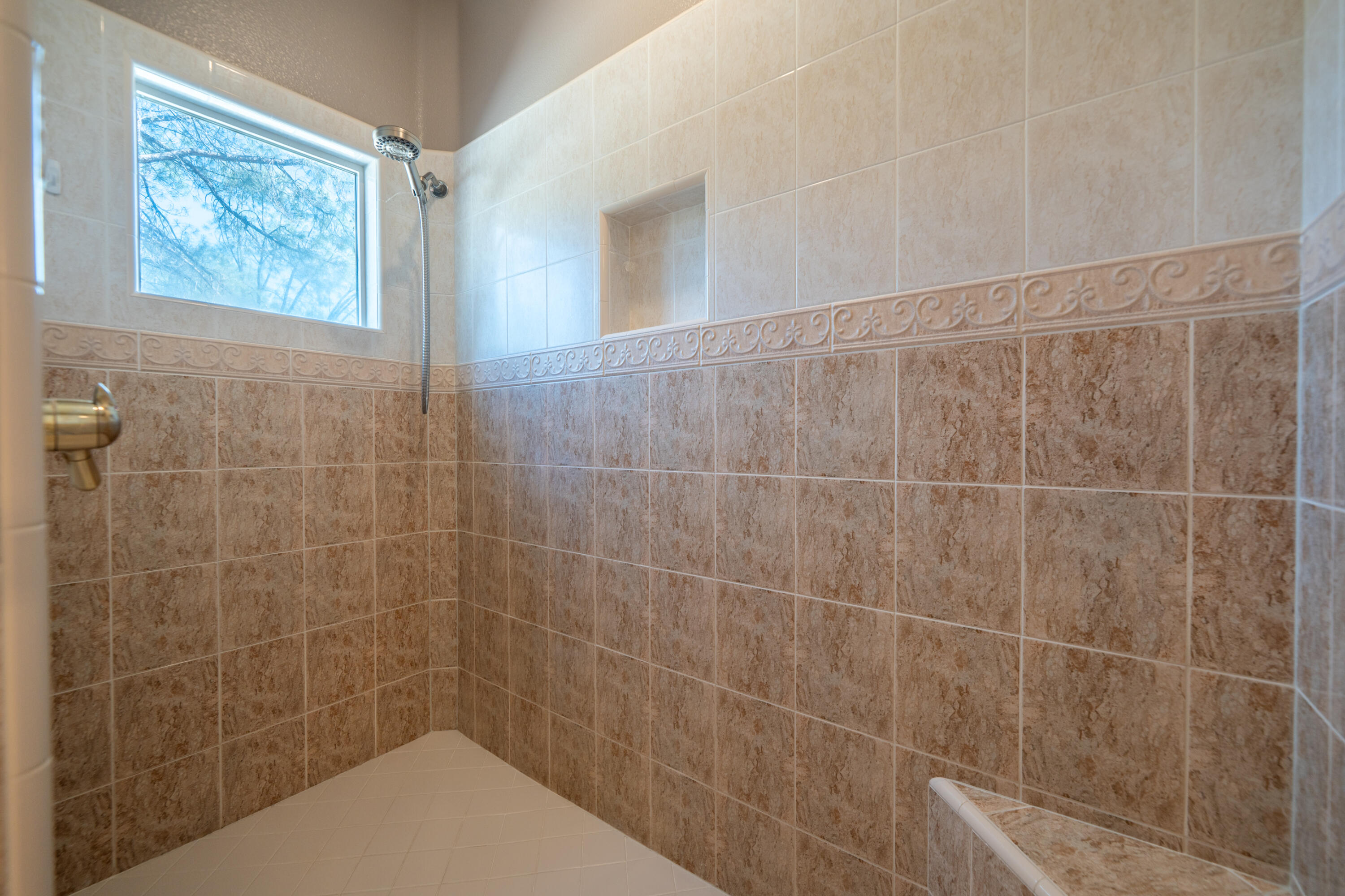 13477 Tierra Heights Road Redding, CA 96003 - Photo 43 of 92 Primary Shower