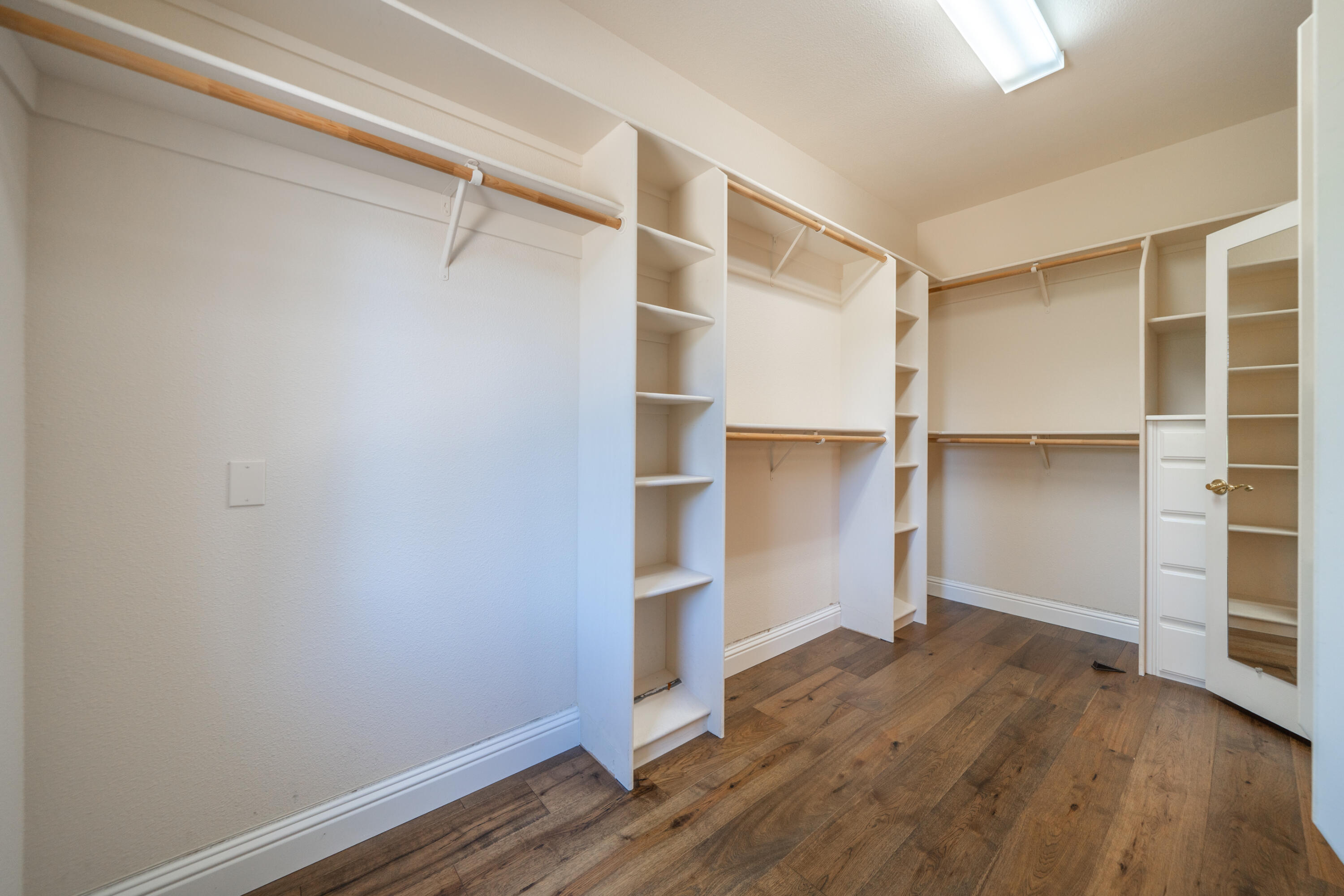 13477 Tierra Heights Road Redding, CA 96003 - Photo 44 of 92 Primary Wardrobe