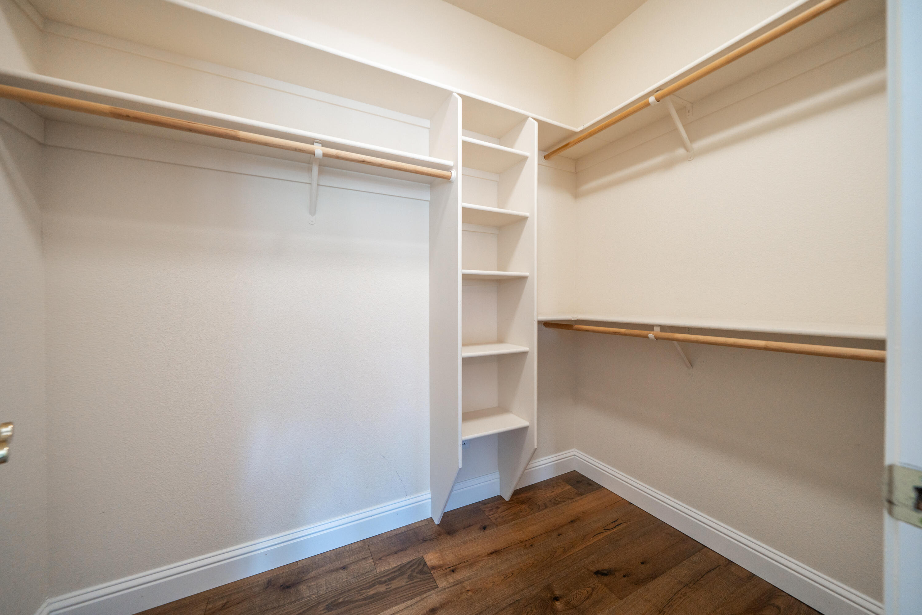 13477 Tierra Heights Road Redding, CA 96003 - Photo 45 of 92 2nd Primary Wardrobe