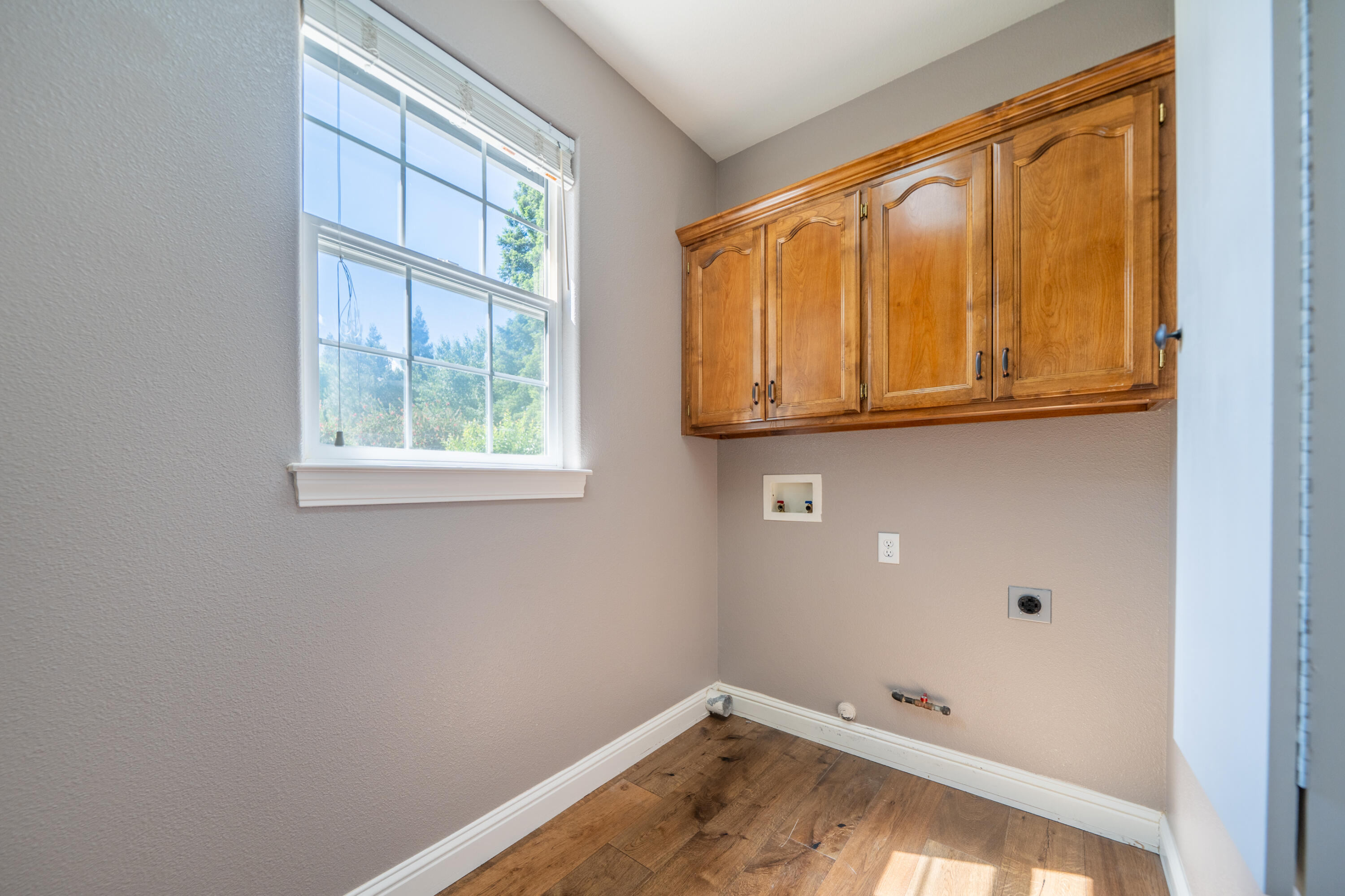 13477 Tierra Heights Road Redding, CA 96003 - Photo 46 of 92 Laundry