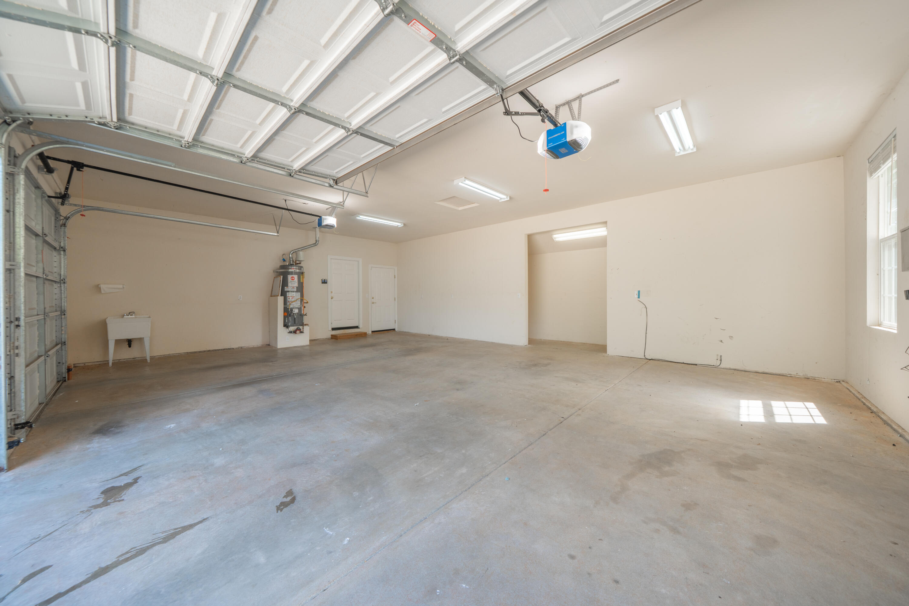 13477 Tierra Heights Road Redding, CA 96003 - Photo 48 of 92 3Car Garage