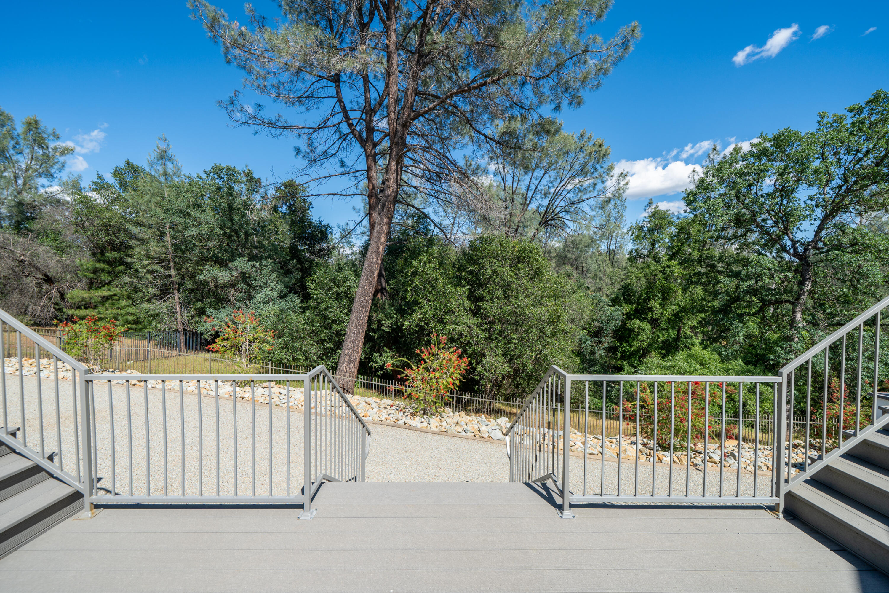13477 Tierra Heights Road Redding, CA 96003 - Photo 53 of 92 SideYard