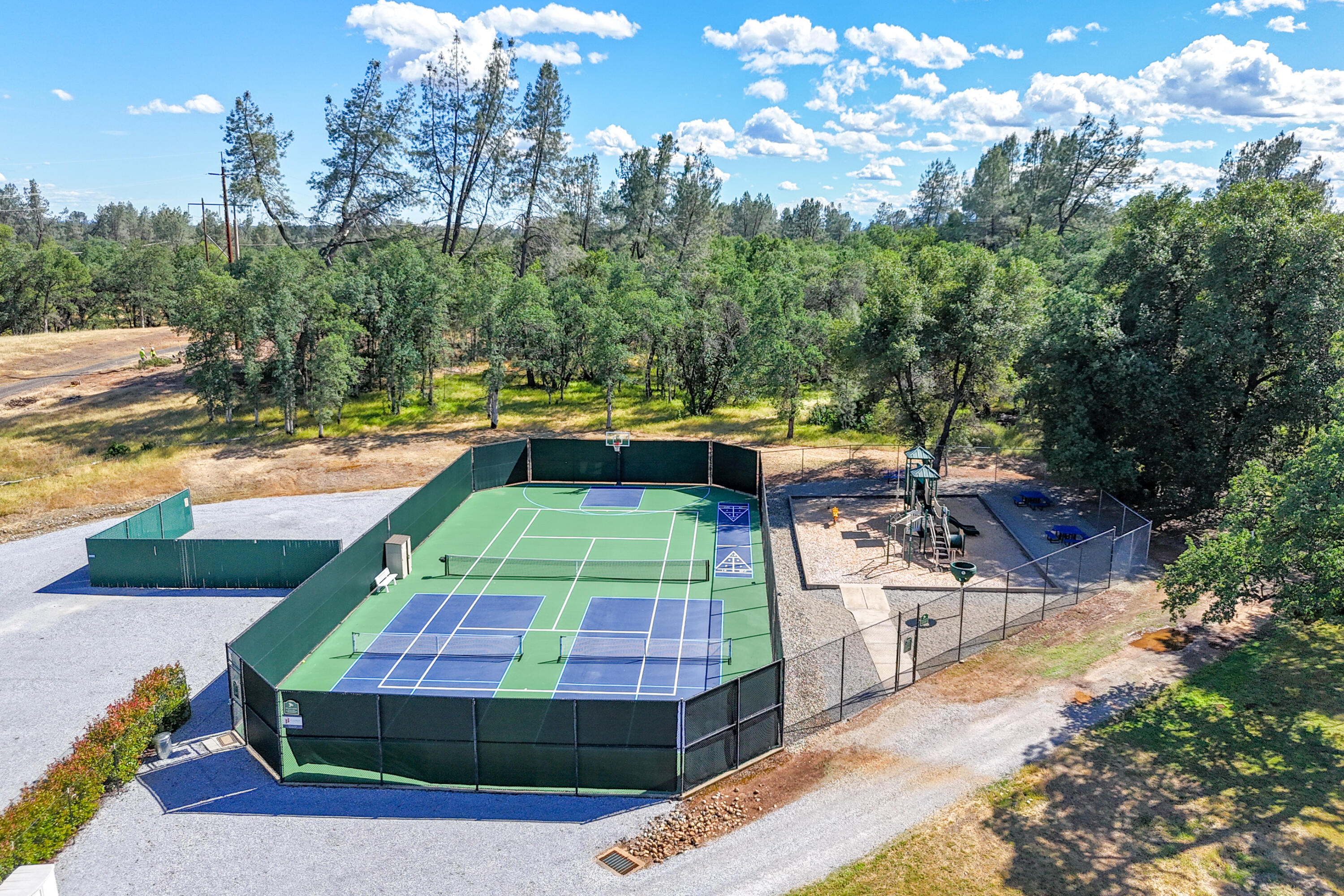 13477 Tierra Heights Road Redding, CA 96003 - Photo 80 of 92 Basketball-Shuffle Board
