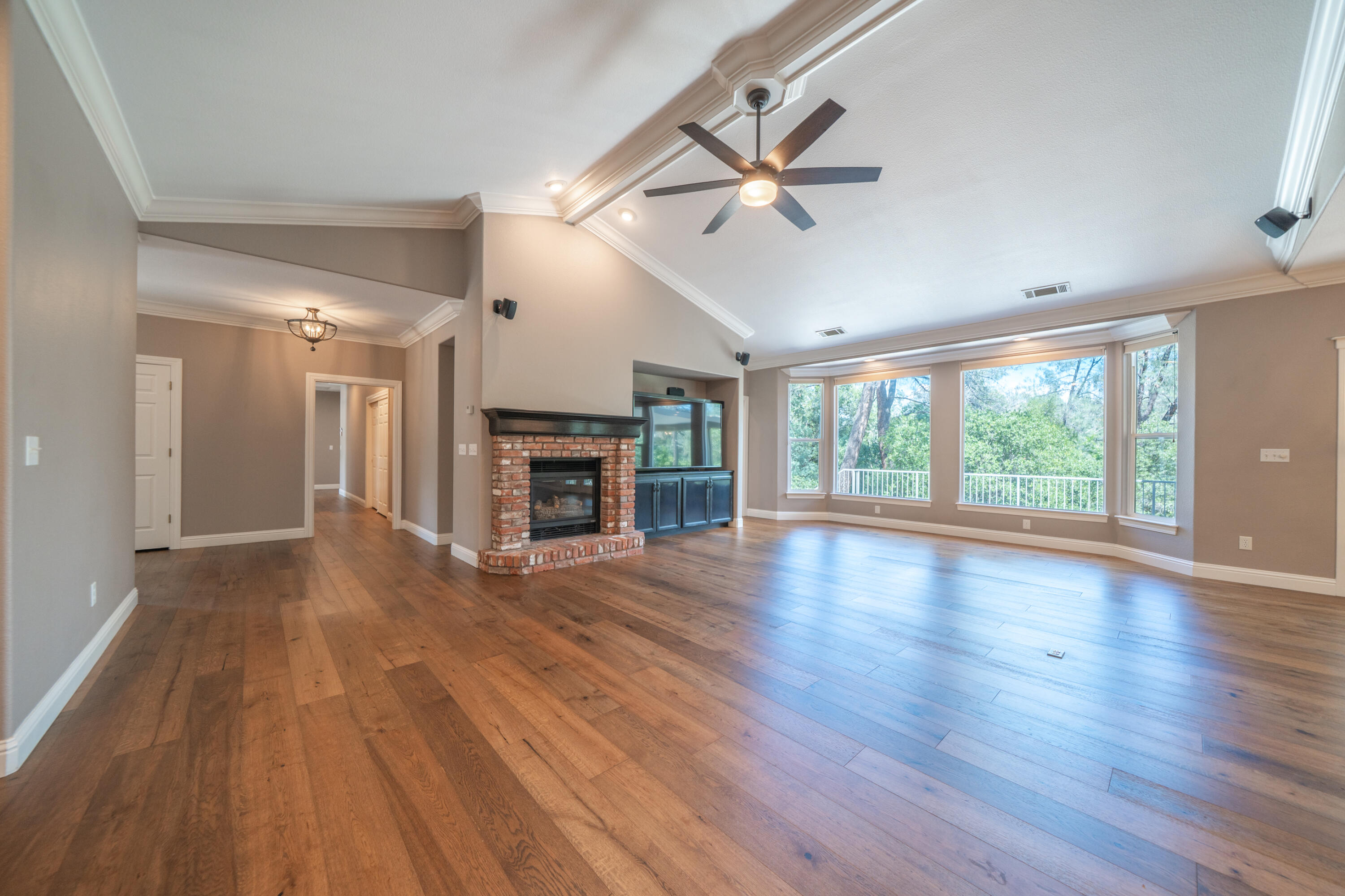 13477 Tierra Heights Road Redding, CA 96003 - Photo 8 of 92 Family Room