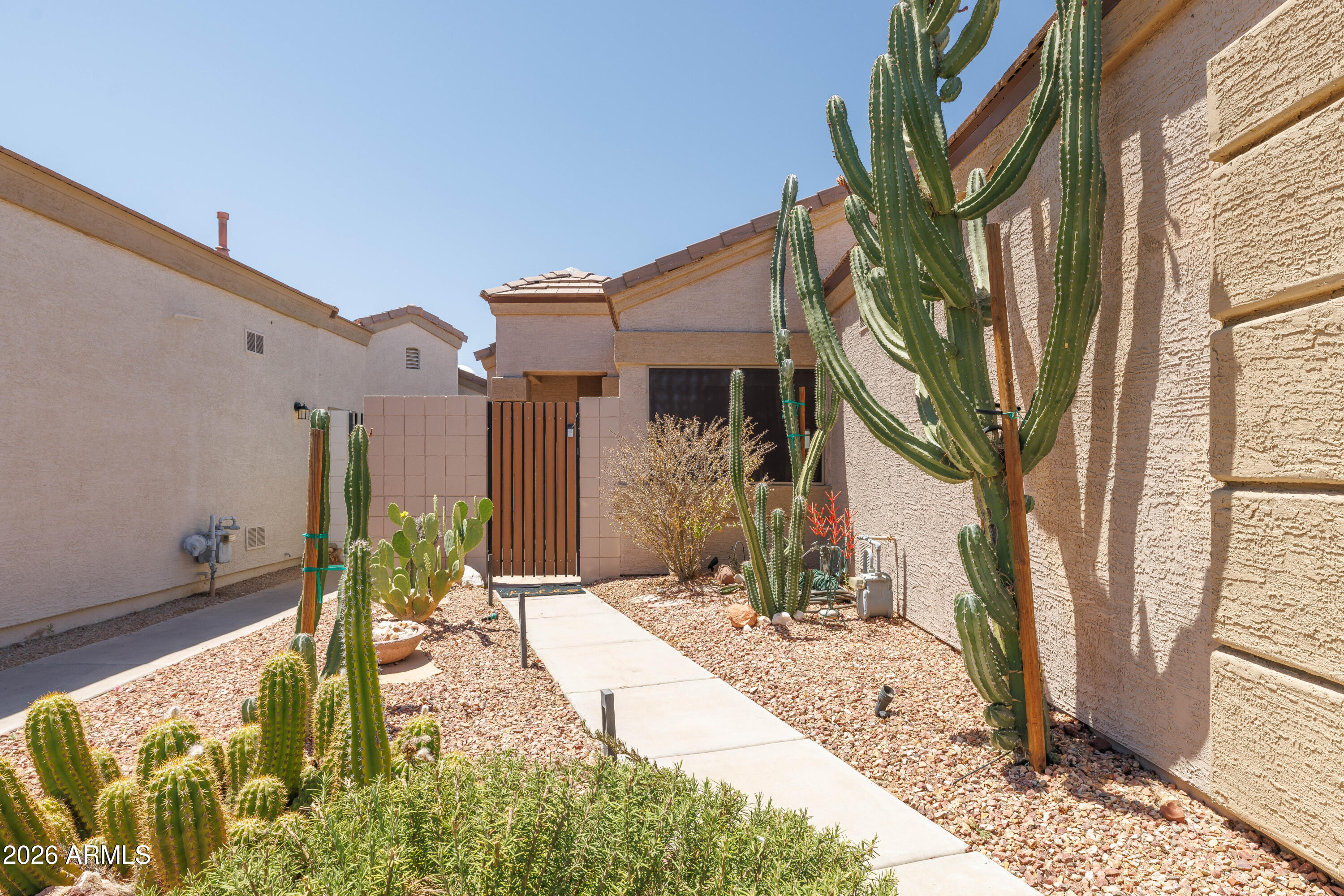 3247 East Fremont Road Phoenix, AZ 85042 - Photo 3 of 33