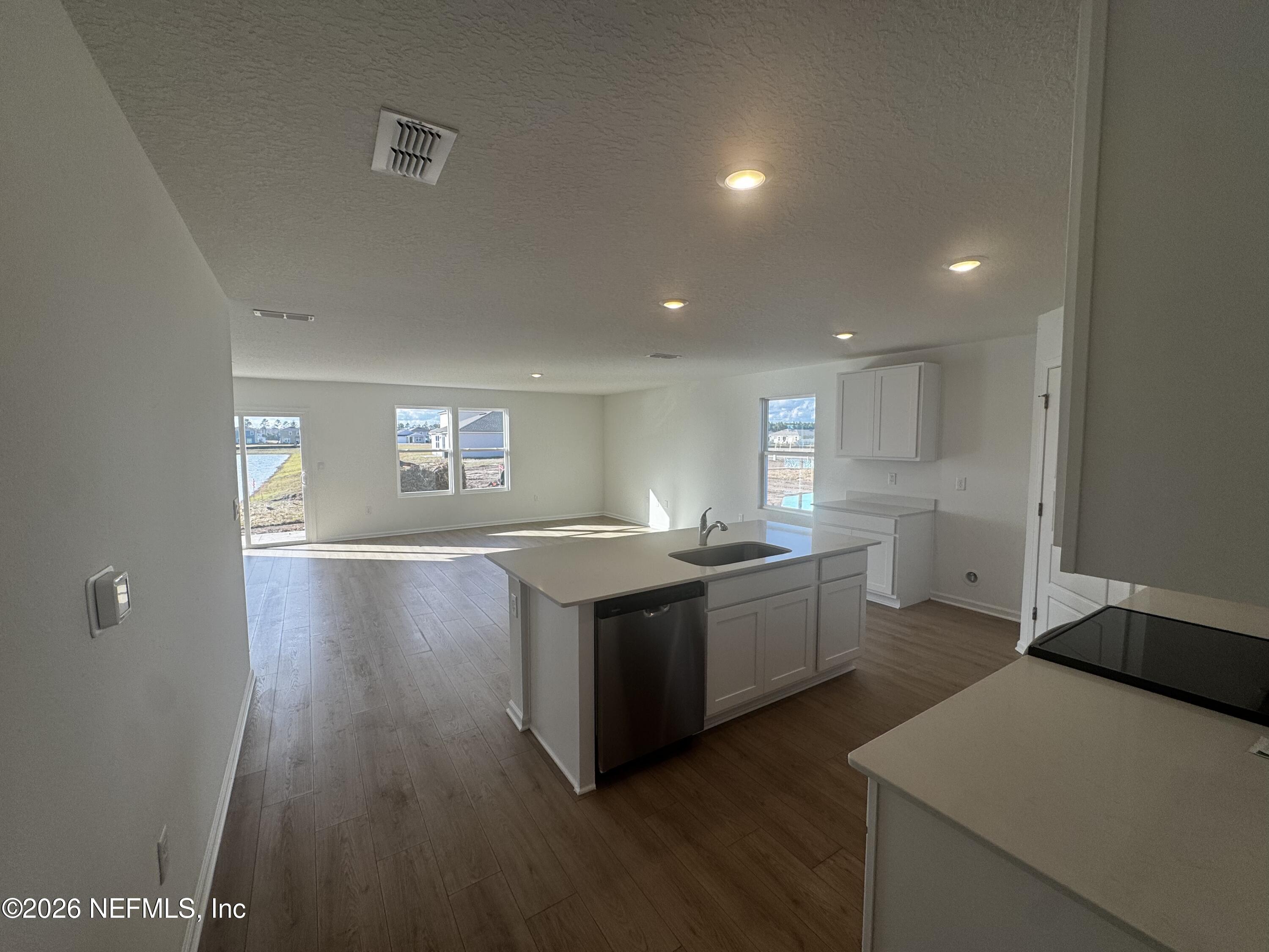 12390 Russian Olive Road Jacksonville, FL 32218 - Photo 7 of 67 image-20260109-200326-8393dc53