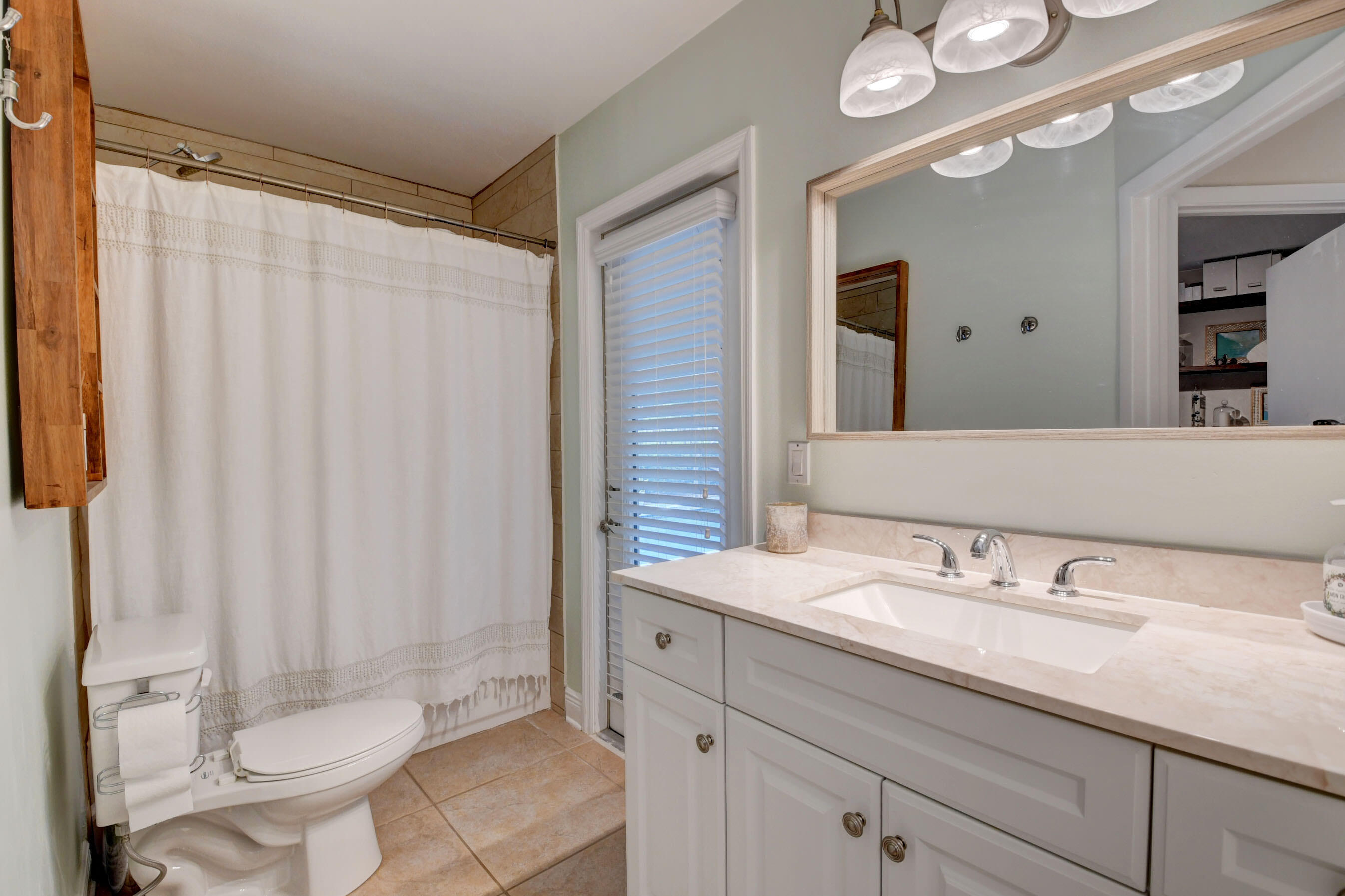 454 Sequoia Lane Boca Raton, FL 33487 - Photo 30 of 35 2nd Bath/Cabana Bath
