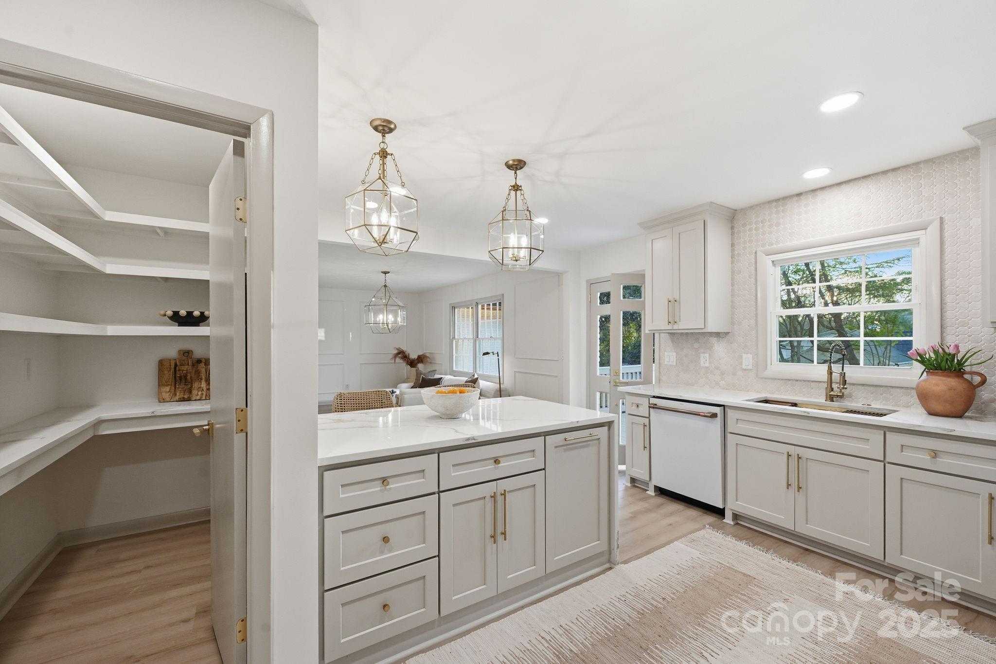 6300 Burlwood Road Charlotte, NC 28211 - Photo 5 of 37