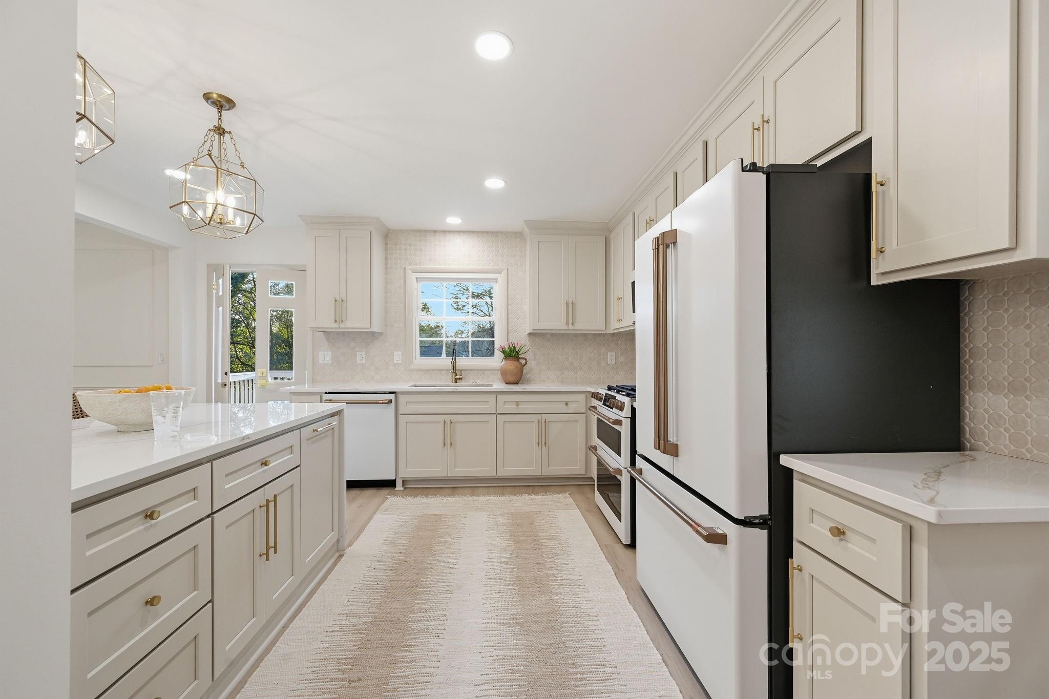 6300 Burlwood Road Charlotte, NC 28211 - Photo 6 of 37