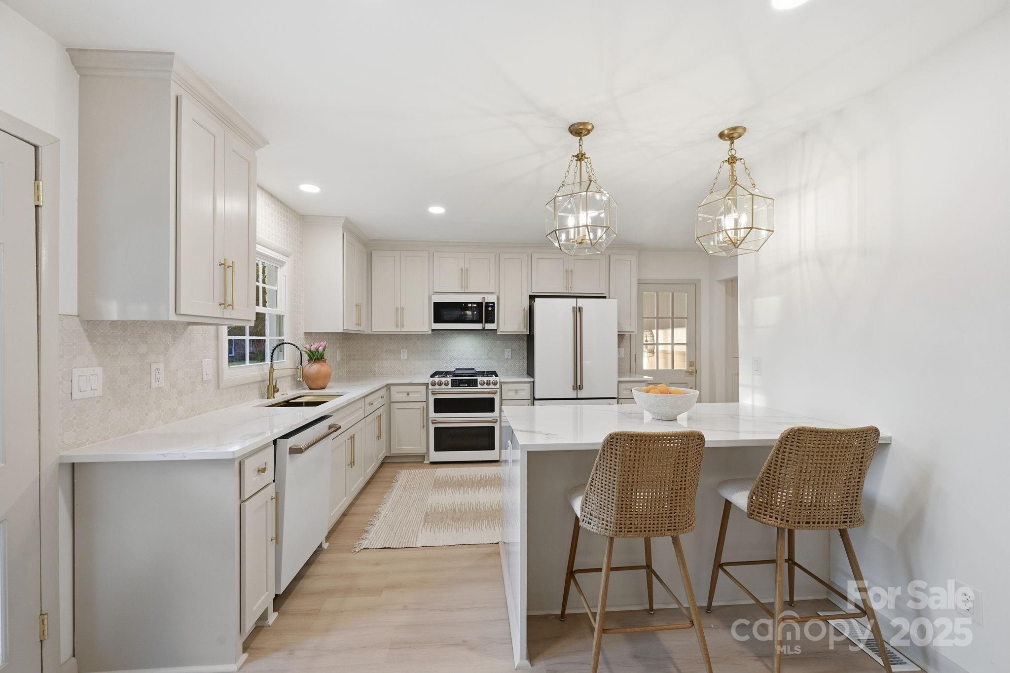 6300 Burlwood Road Charlotte, NC 28211 - Photo 7 of 37