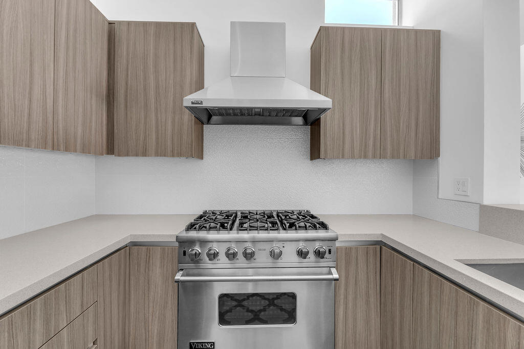 350 Goleta Way Palm Springs, CA 92264 - Photo 20 of 60 a kitchen with a stove and cabinets