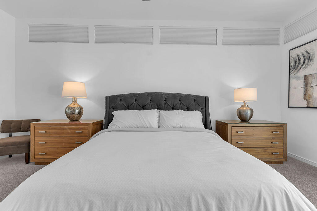 350 Goleta Way Palm Springs, CA 92264 - Photo 36 of 60 a bedroom with a bed and a lamp