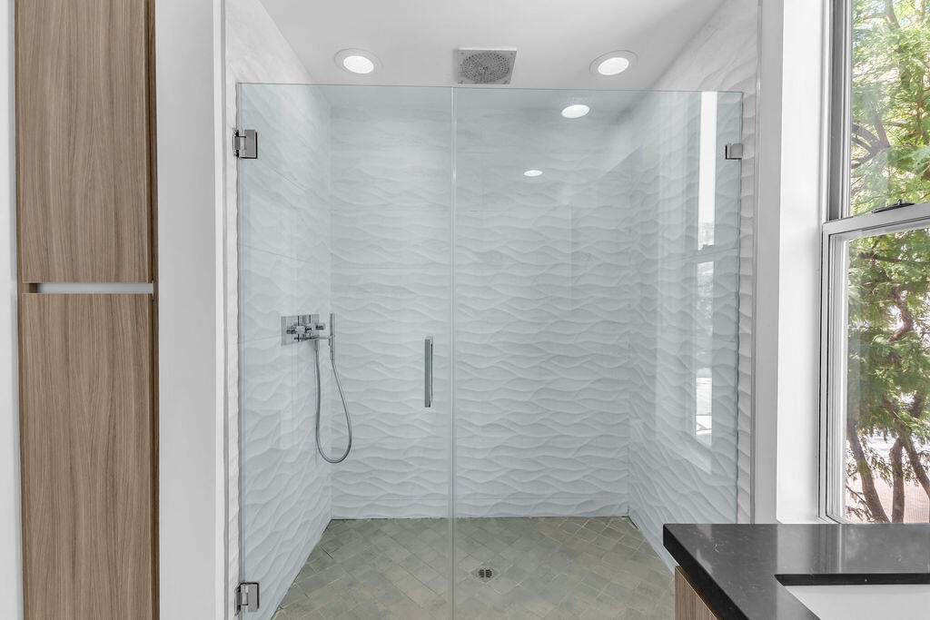 350 Goleta Way Palm Springs, CA 92264 - Photo 39 of 60 a bathroom with a shower