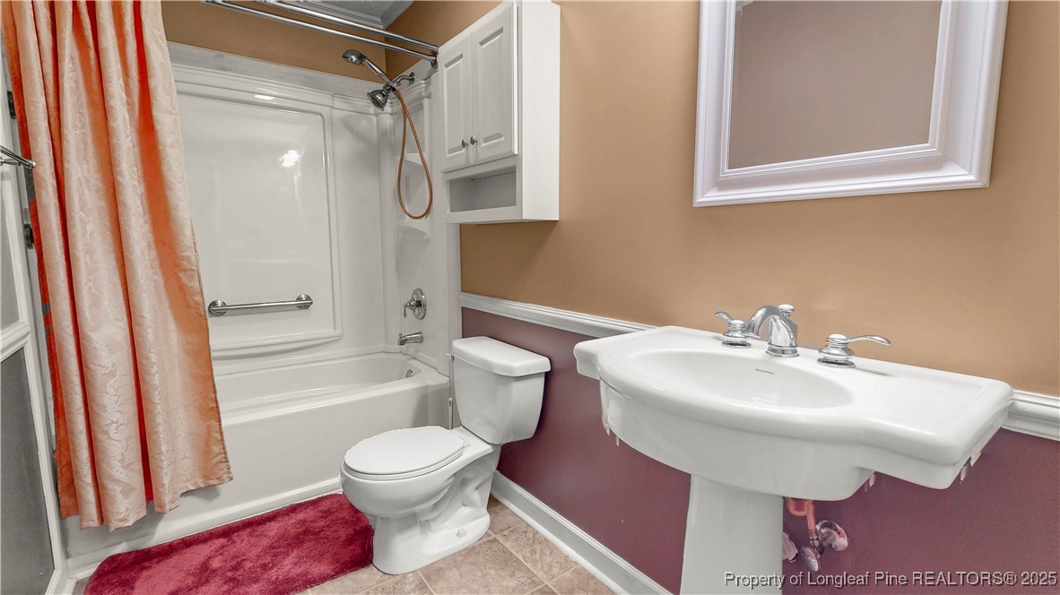 226 Red Oak Drive Spring Lake, NC 28390 - Photo 19 of 28 Bathroom 2