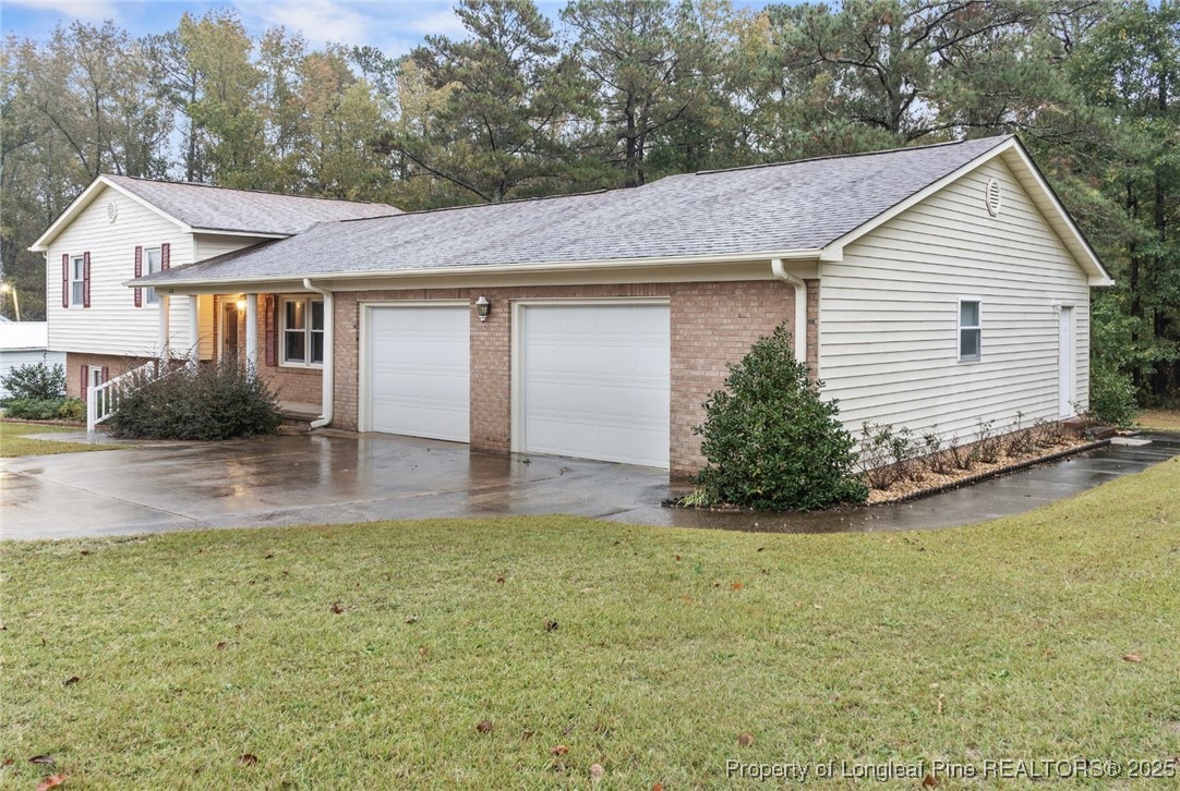226 Red Oak Drive Spring Lake, NC 28390 - Photo 2 of 28