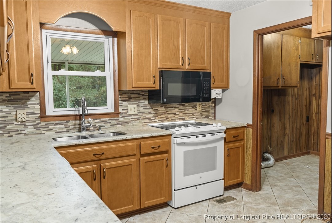 226 Red Oak Drive Spring Lake, NC 28390 - Photo 6 of 28