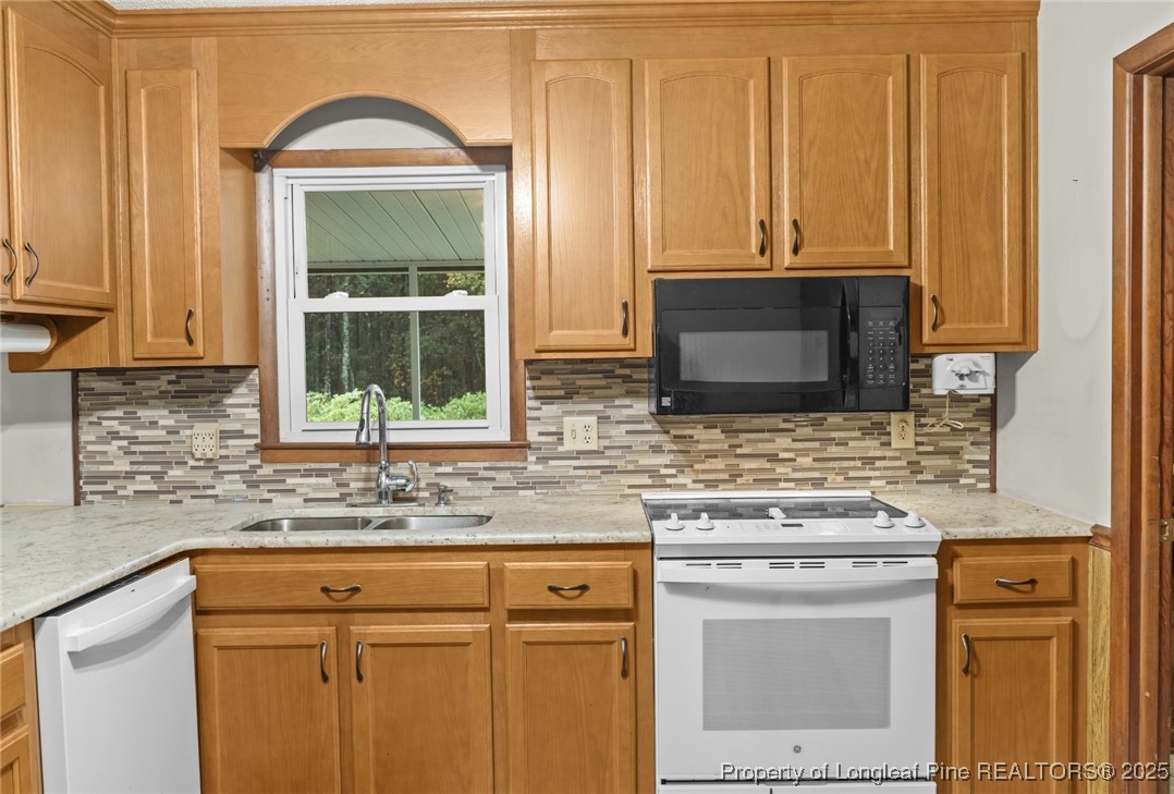 226 Red Oak Drive Spring Lake, NC 28390 - Photo 8 of 28