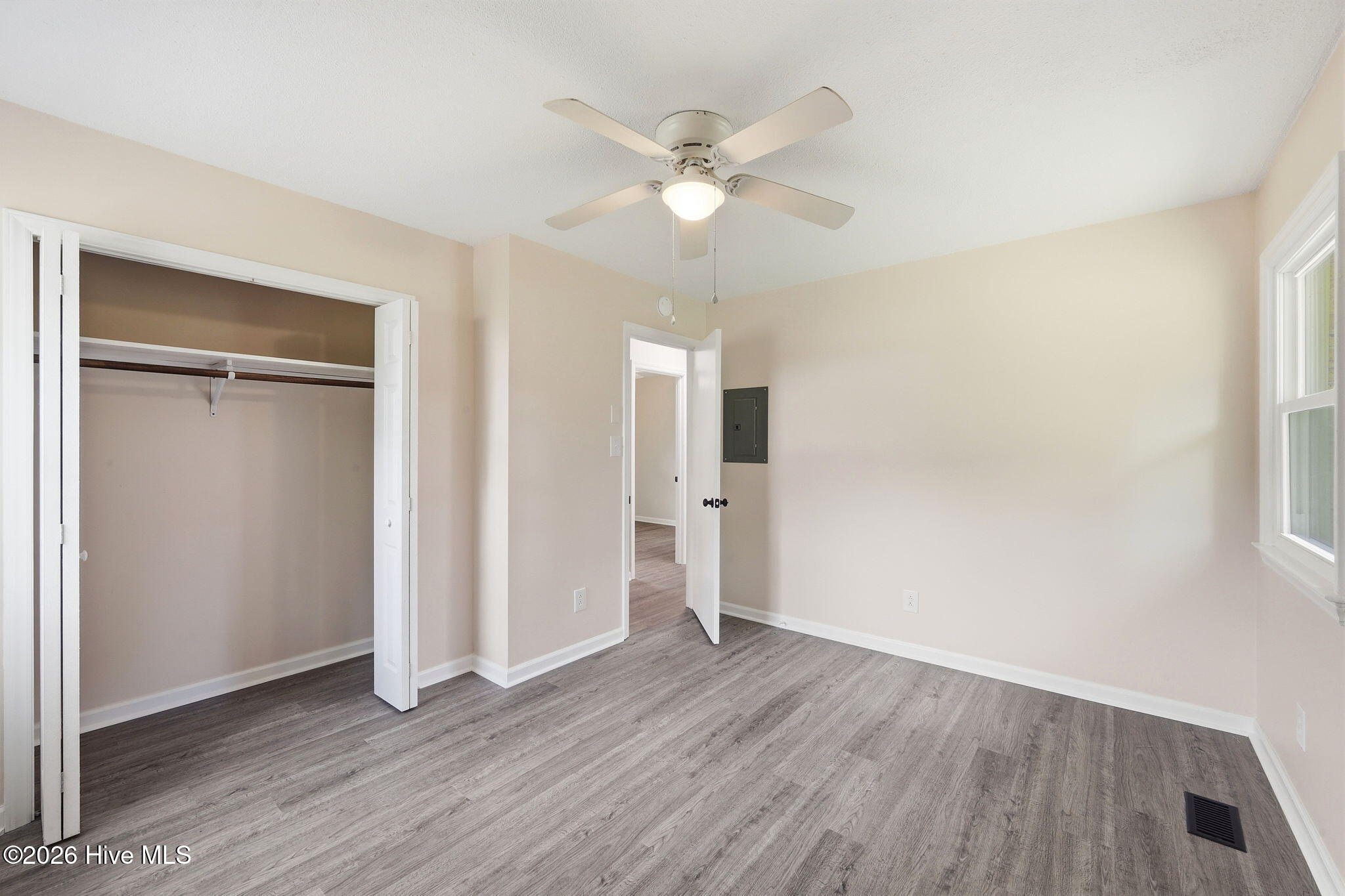 1040 Broad Creek Road New Bern, NC 28560 - Photo 15 of 47 20-web-or-mls-0C0A7759