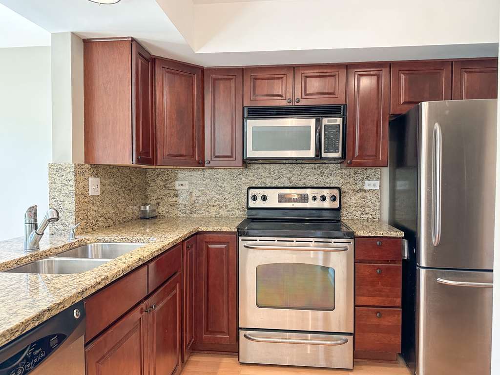 11 Foxcroft Road, Unit 11127 Naperville, IL 60565 - Photo 2 of 13