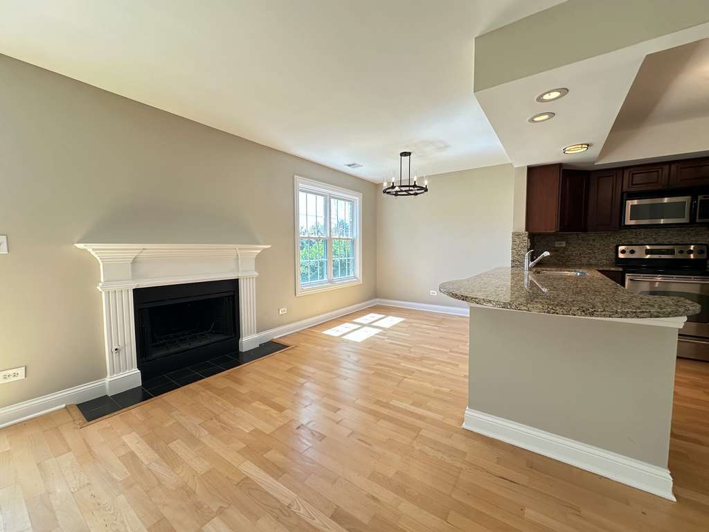 11 Foxcroft Road, Unit 11127 Naperville, IL 60565 - Photo 5 of 13