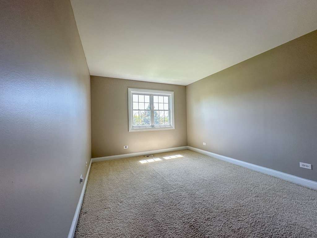 11 Foxcroft Road, Unit 11127 Naperville, IL 60565 - Photo 9 of 13