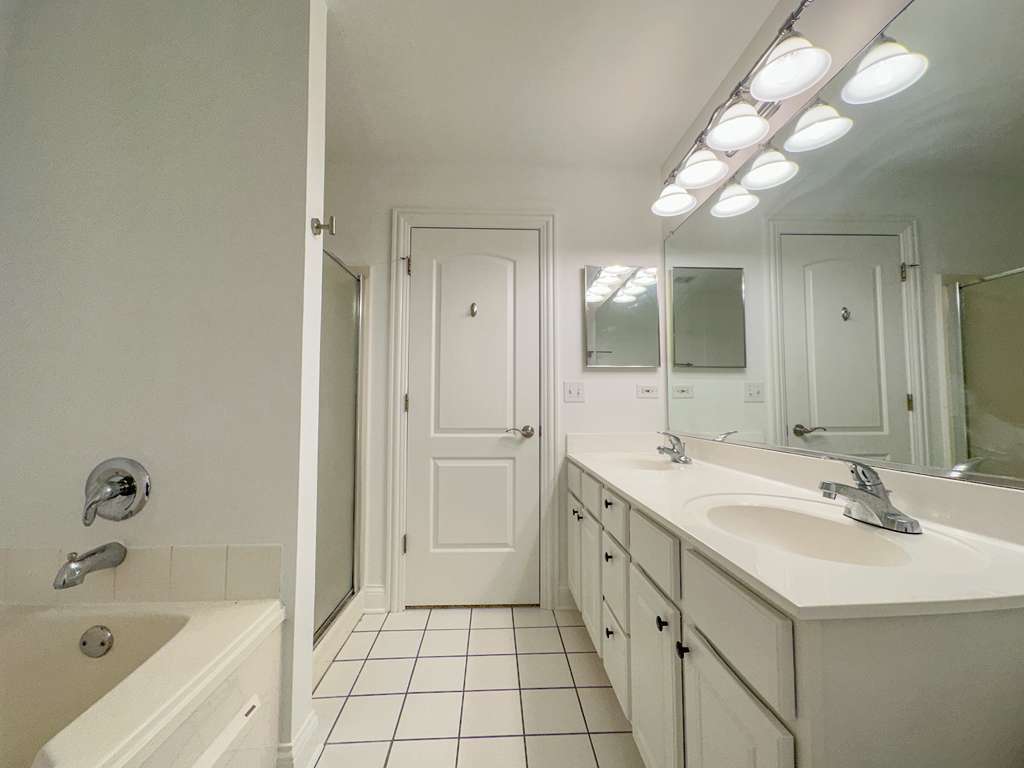 11 Foxcroft Road, Unit 11127 Naperville, IL 60565 - Photo 10 of 13