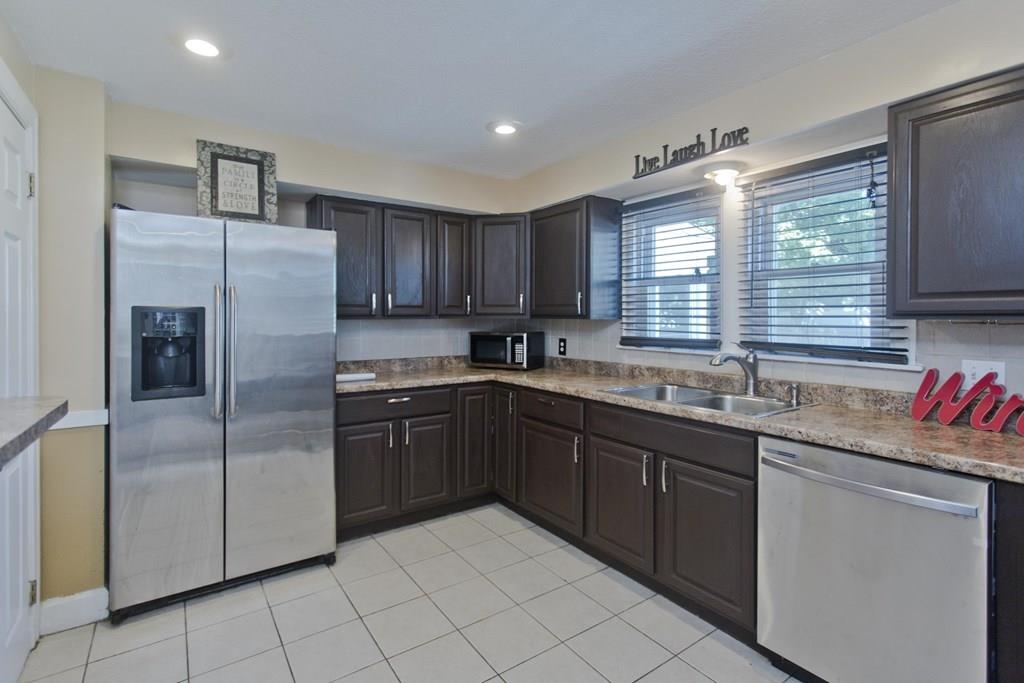 1592 Plumtree Road Springfield, MA 01119 - Photo 4 of 31