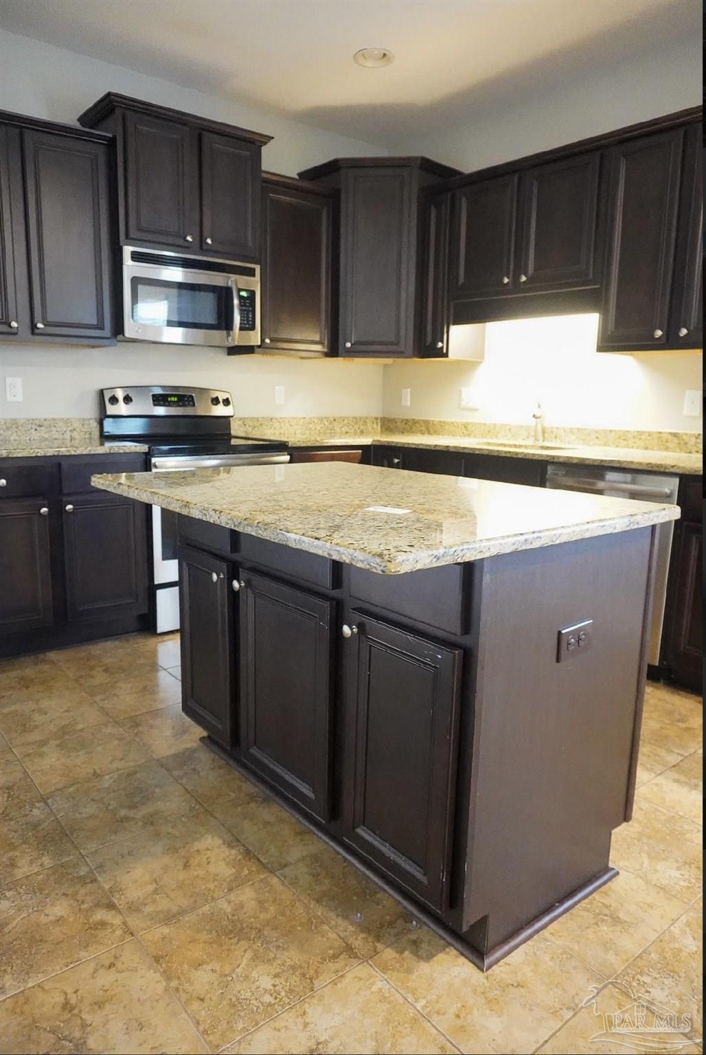 835 Farmington Road Pensacola, FL 32504 - Photo 8 of 45 Gallery Image 8